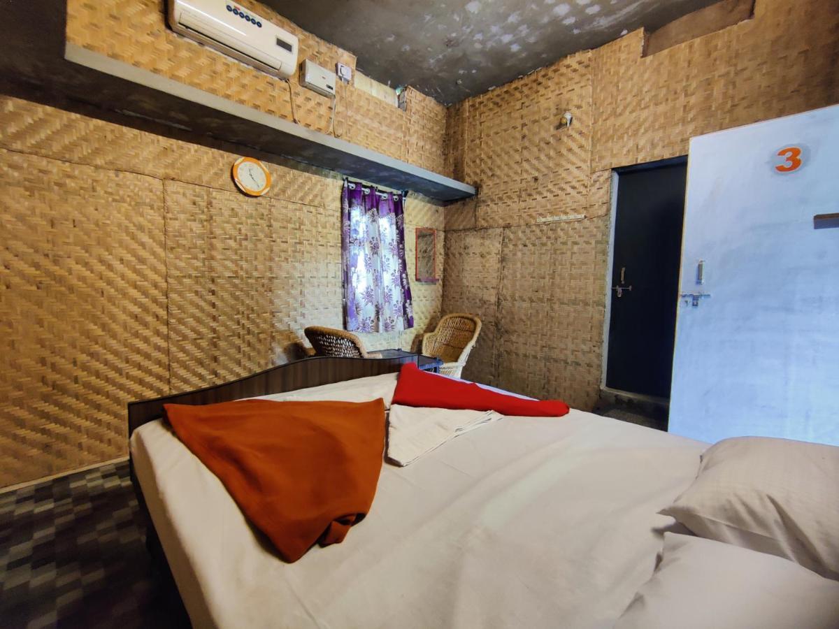 The Gravity Cafe -A Unit Of Staychillhampi Exterior foto