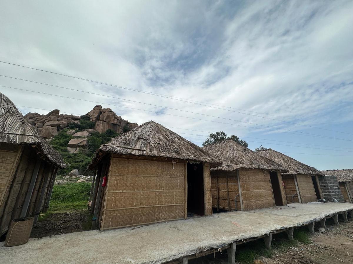 The Gravity Cafe -A Unit Of Staychillhampi Exterior foto