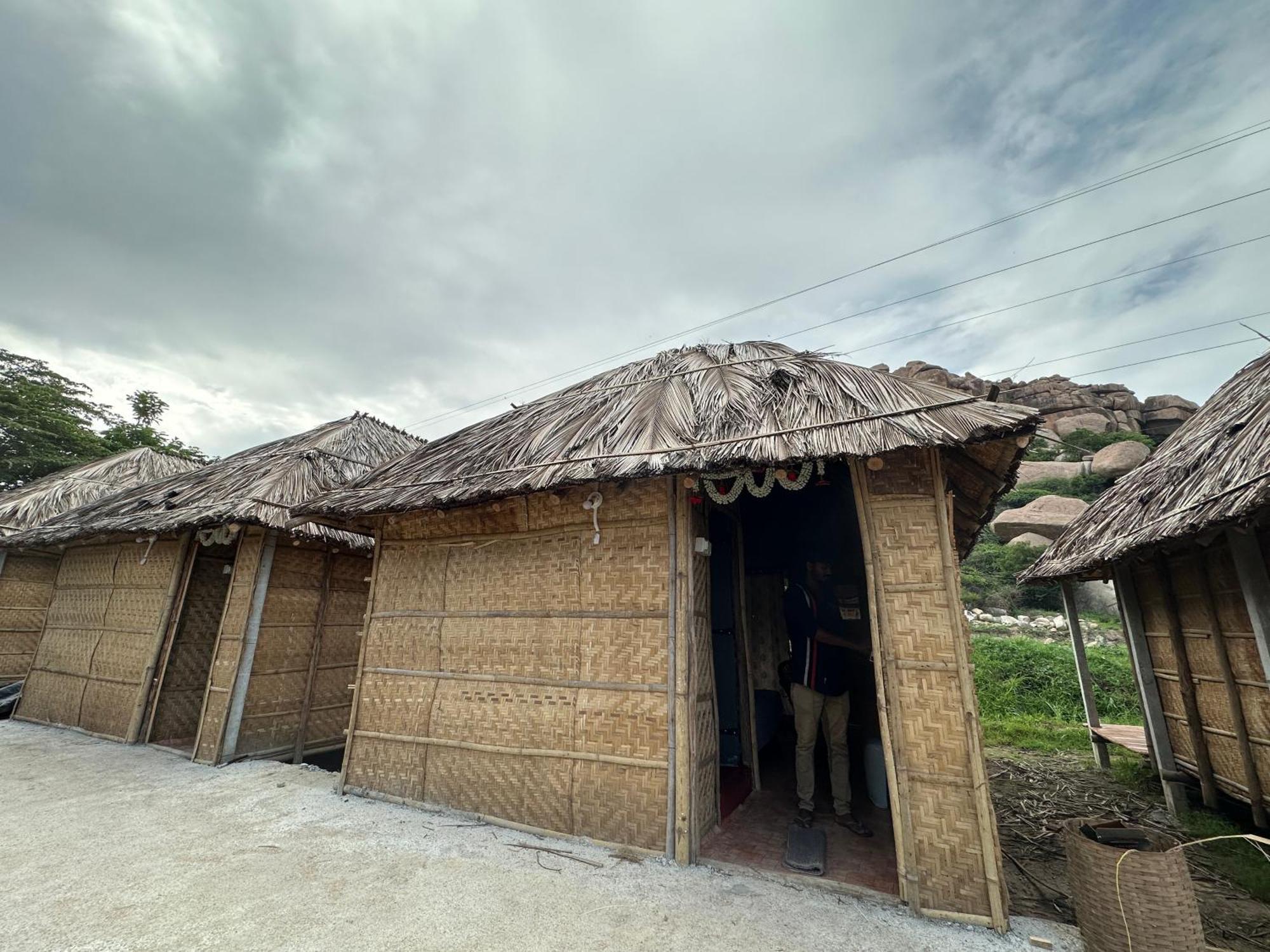 The Gravity Cafe -A Unit Of Staychillhampi Exterior foto