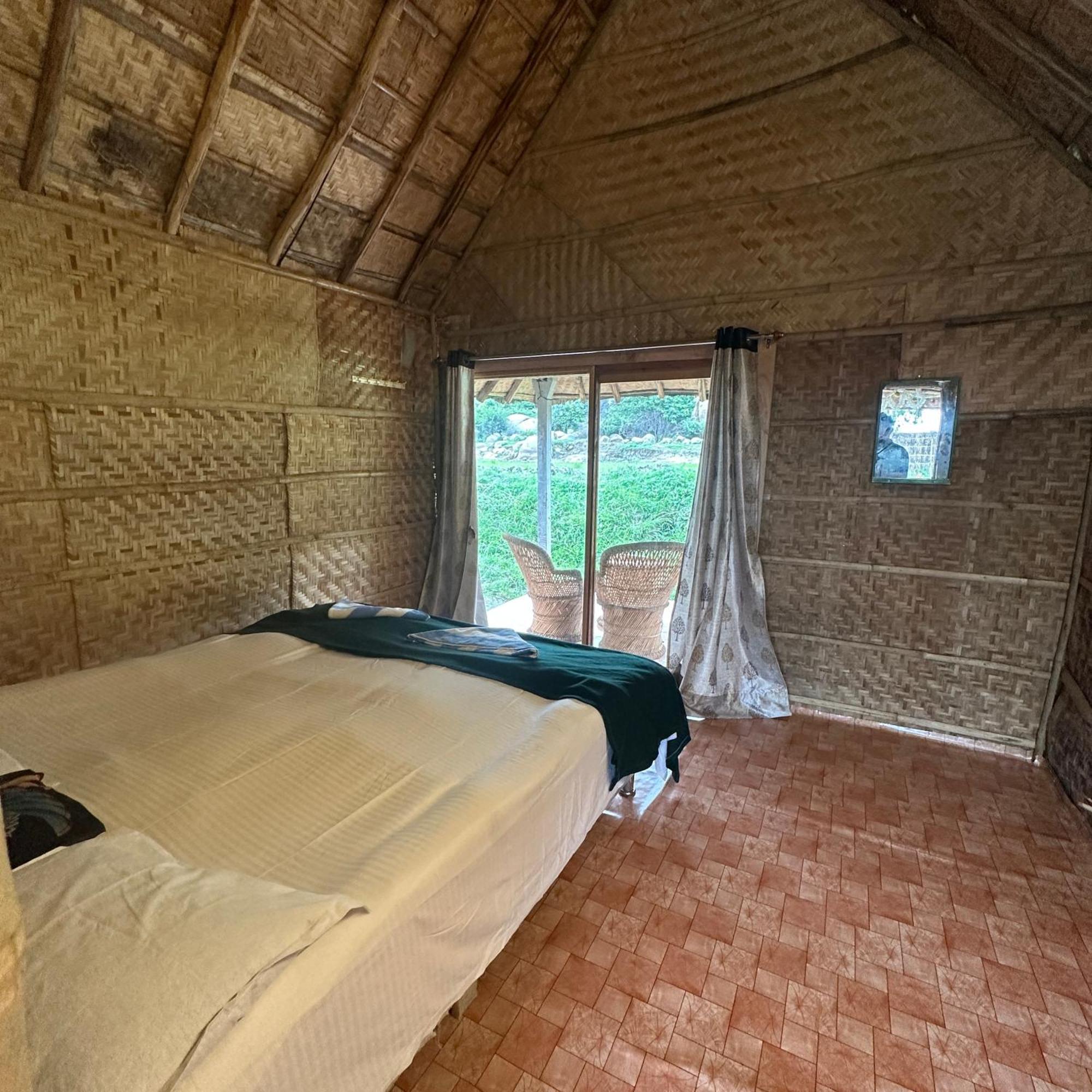The Gravity Cafe -A Unit Of Staychillhampi Exterior foto